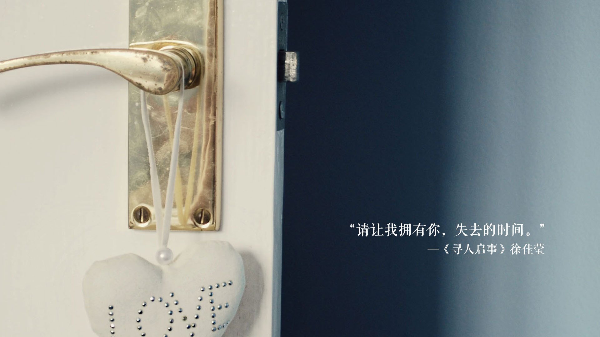 这是一篇围绕您给出的关键词构建的深度文章。我首先为您构思了一个具有张力和隐喻色彩的标题,随后展开正文,以唯一性为内核,描述这个看似不可能的对决为何具有独一无二的意义